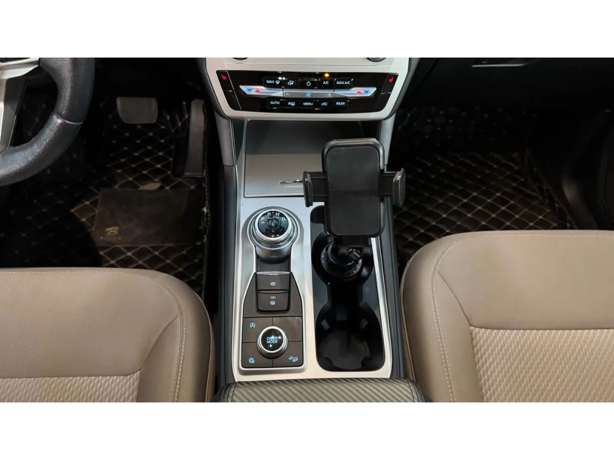 Car image 17