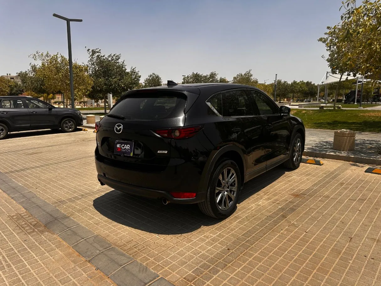 Car image 5