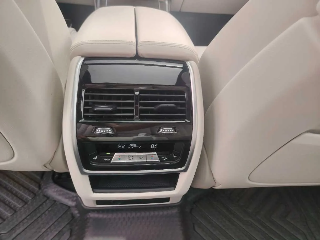 Car image 39