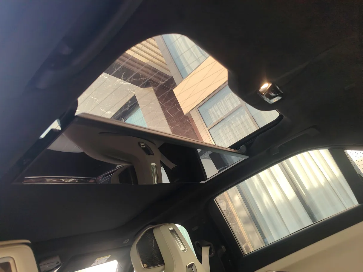 Car image 22