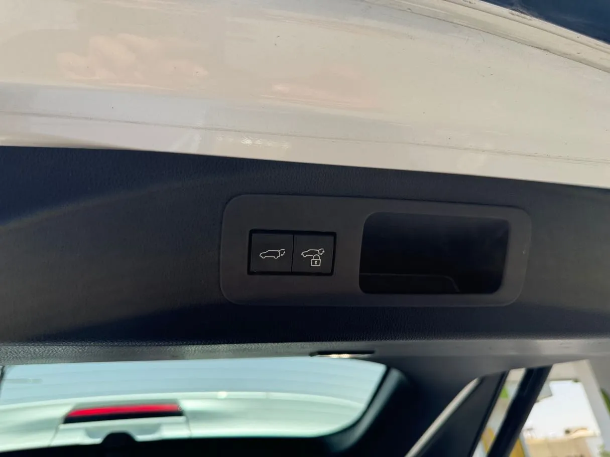 Car image 32