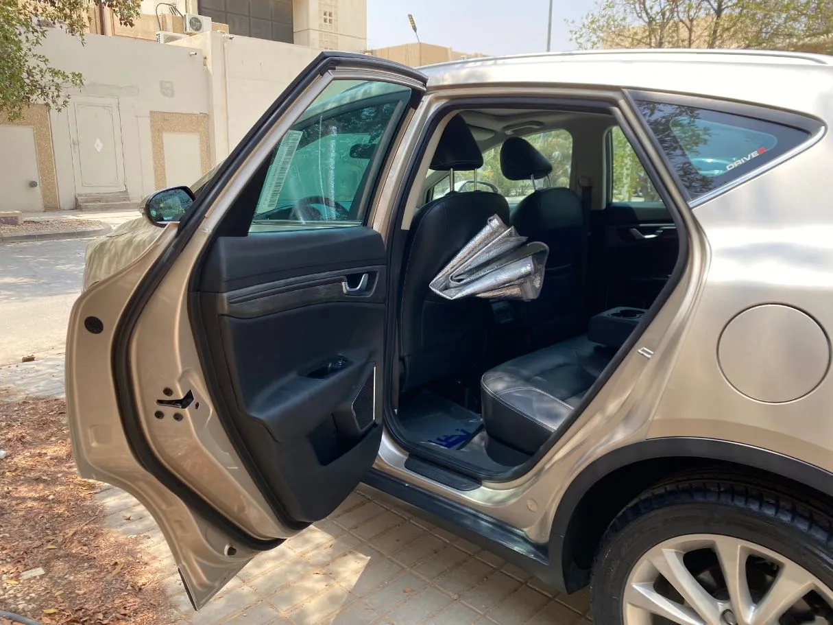 Car image 12