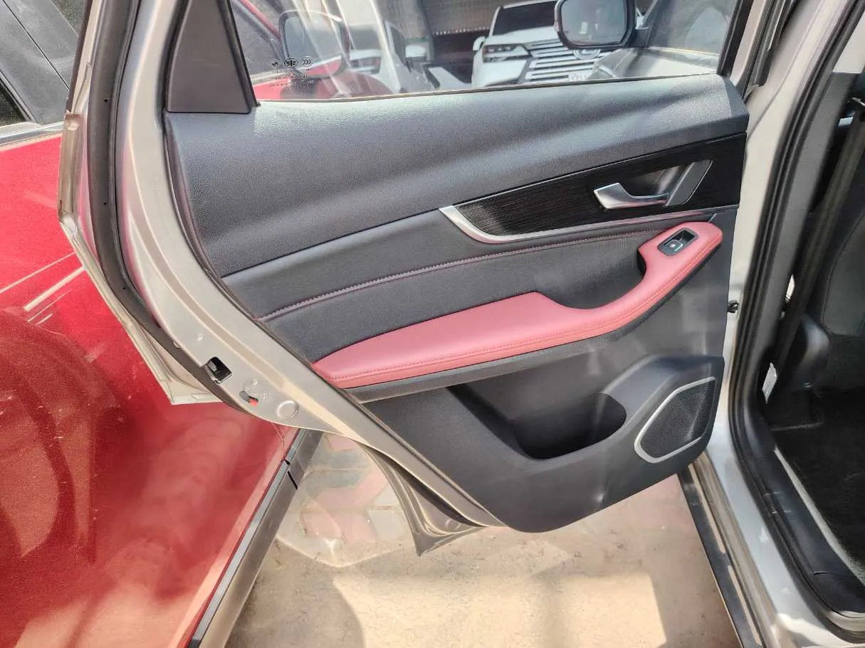 Car image 18