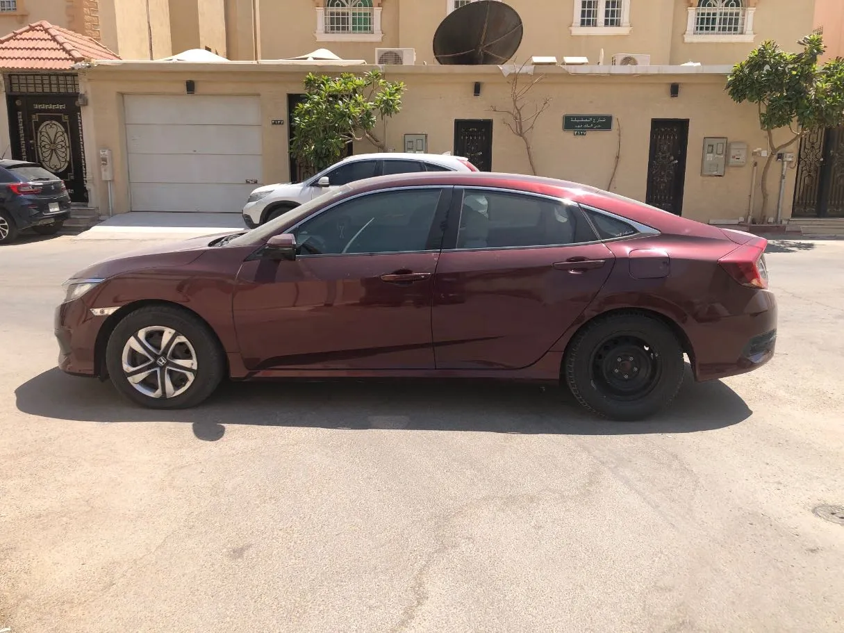 Car image 8