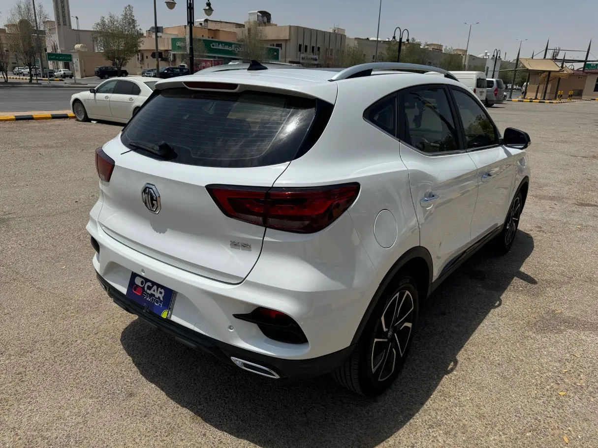 Car image 5