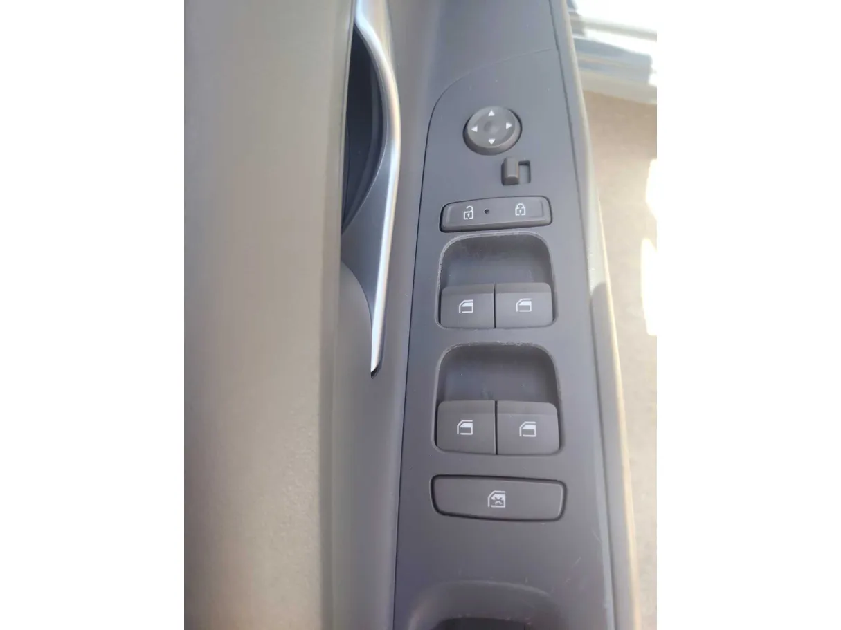Car image 27