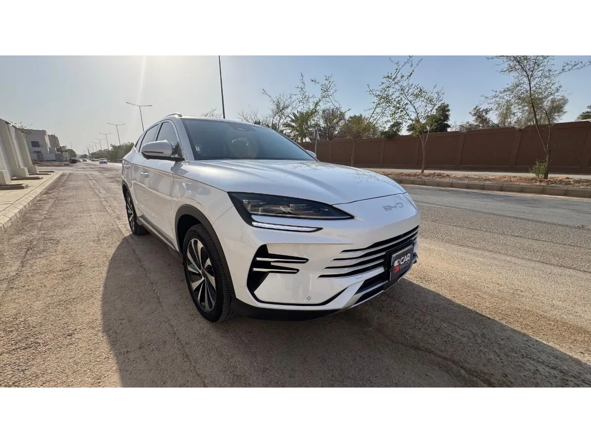 Car image 3