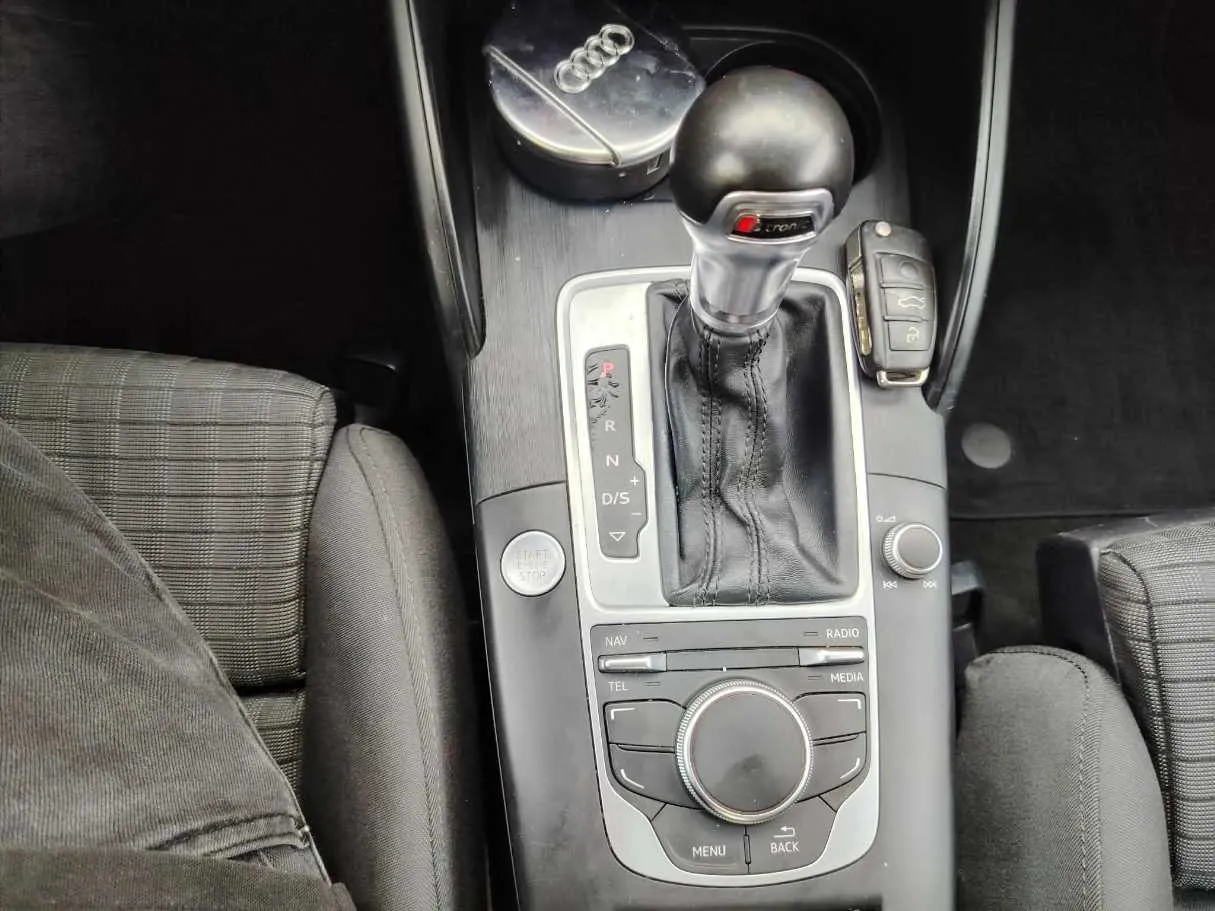 Car image 20