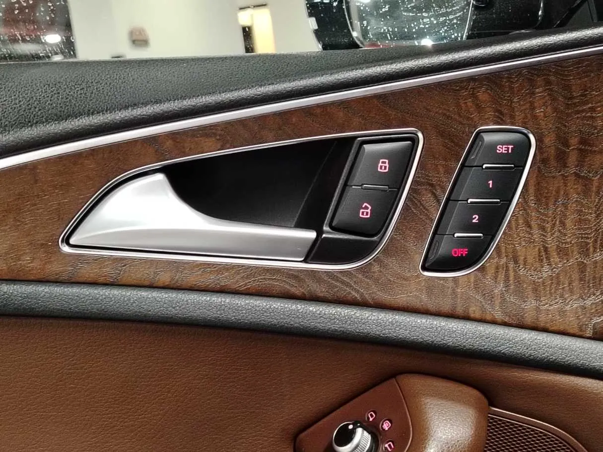 Car image 34