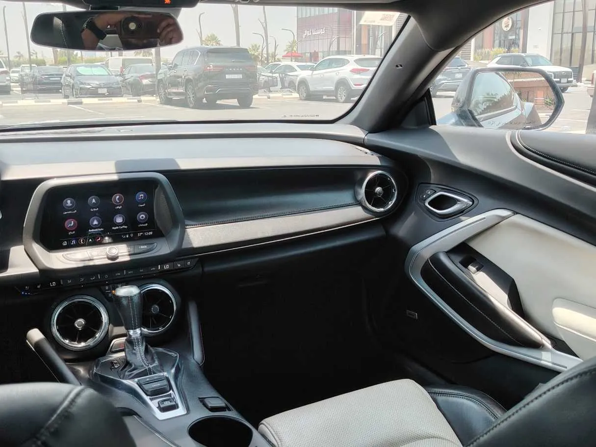 Car image 18