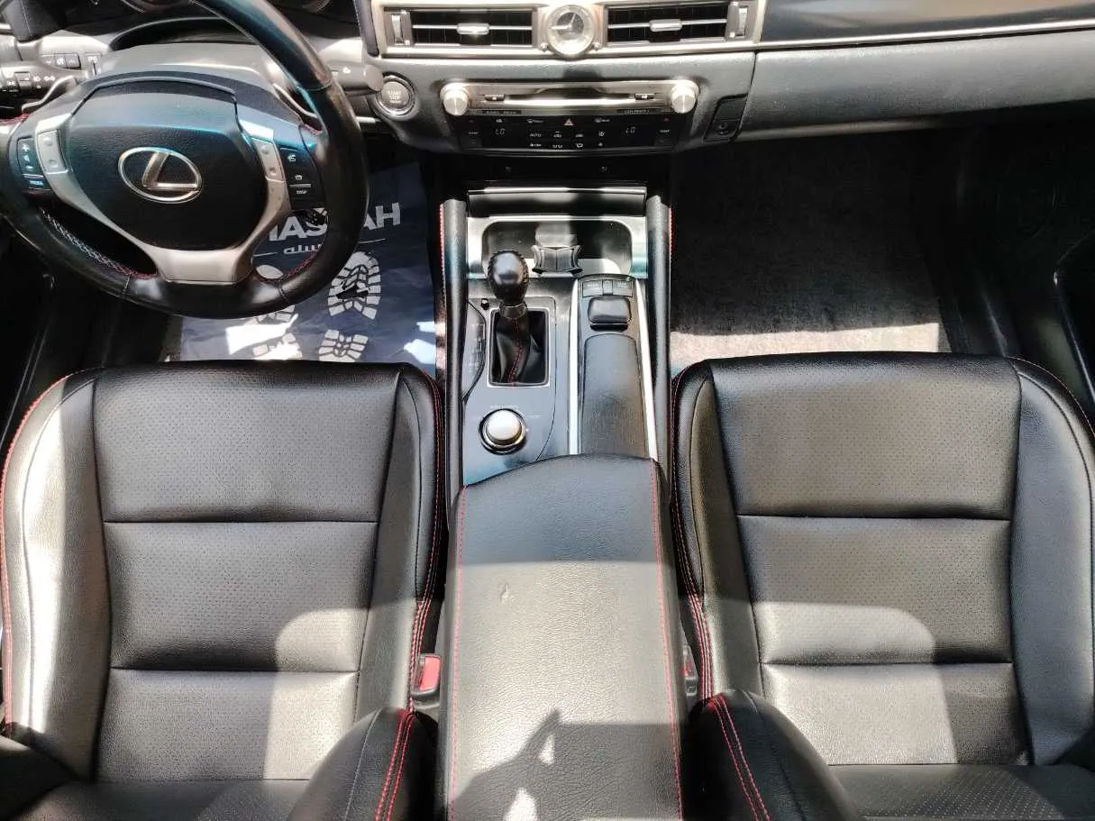 Car image 20