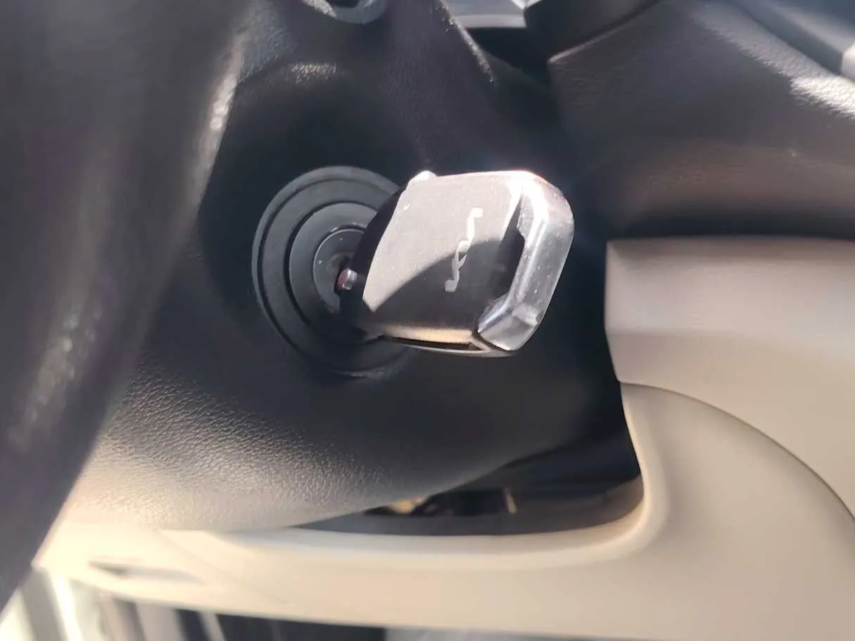 Car image 25