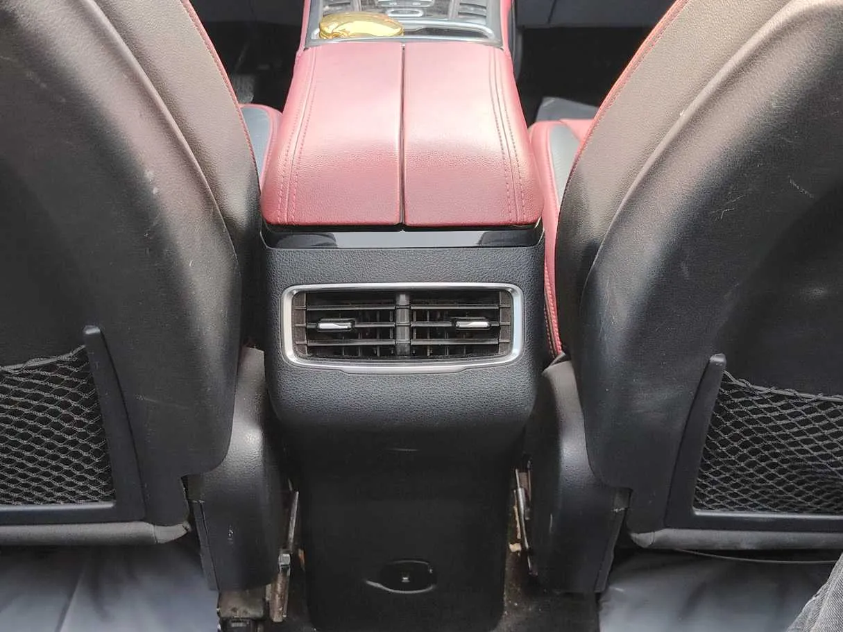 Car image 27