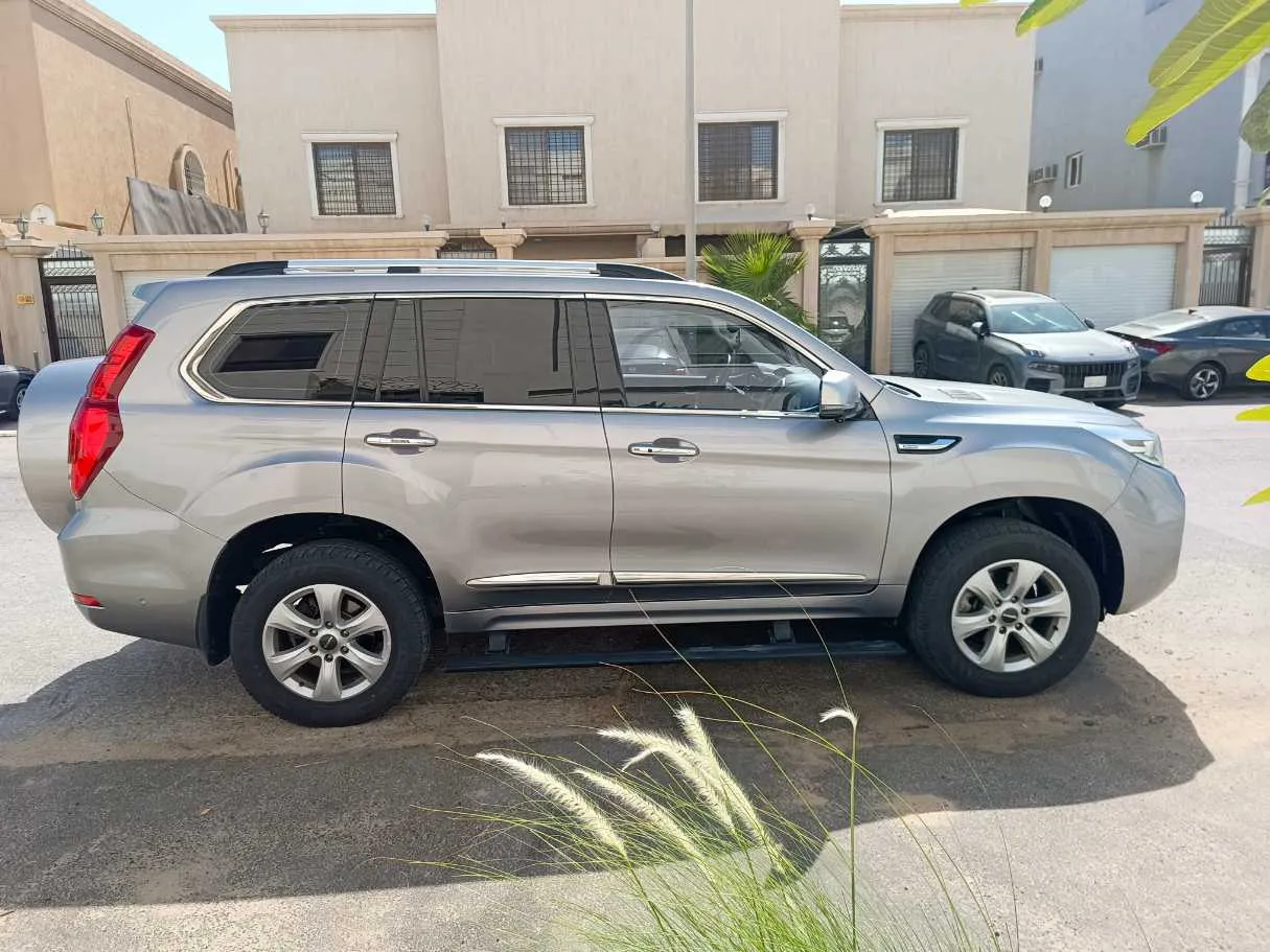 Car image 4