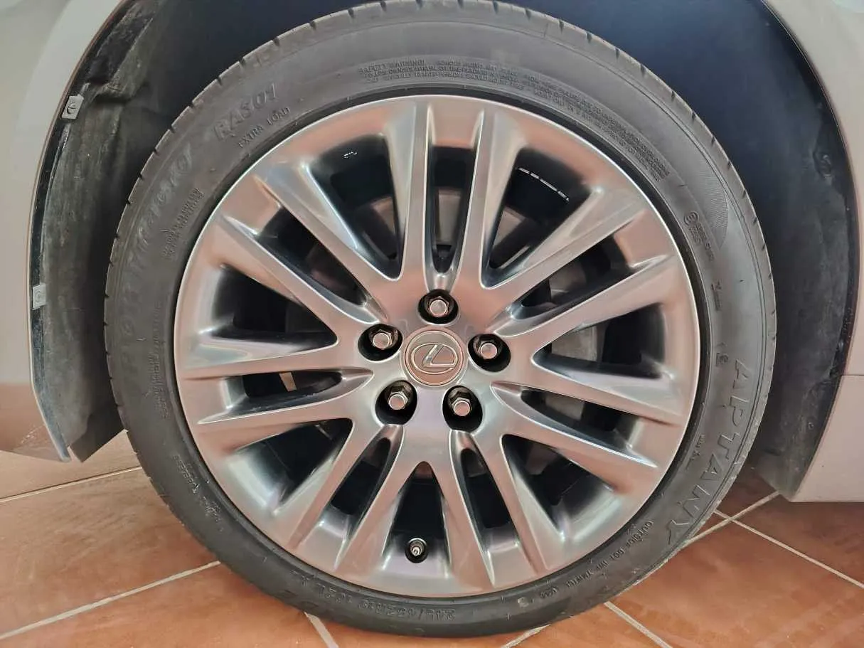 Car image 10