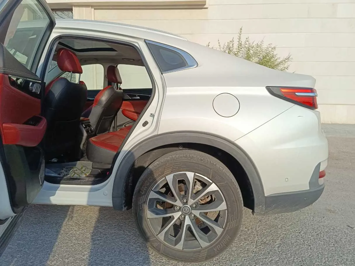 Car image 16