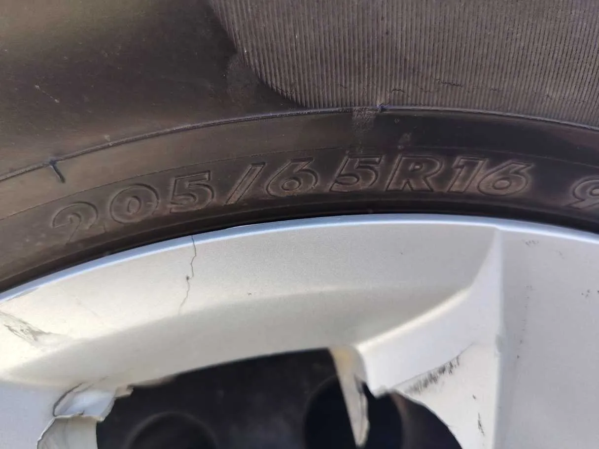 Car image 26