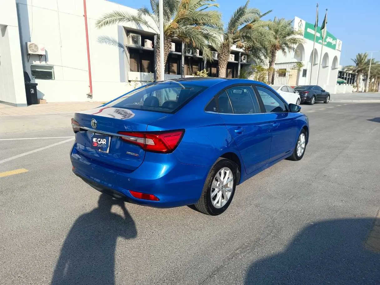 Car image 5