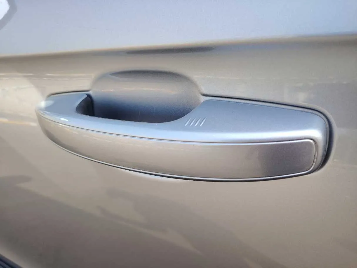 Car image 32