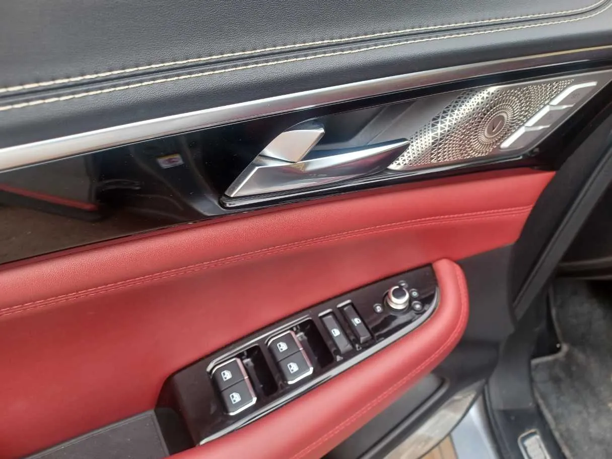Car image 11