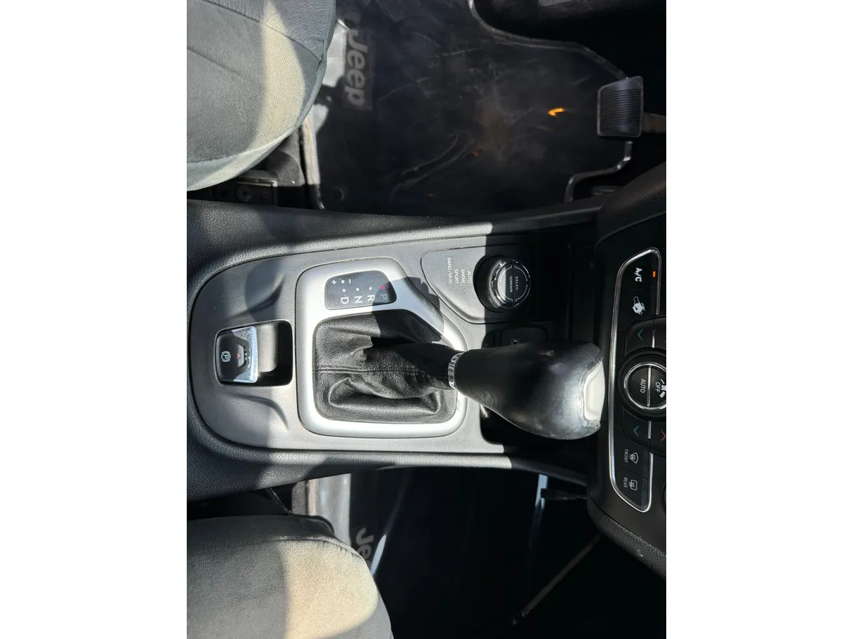 Car image 18