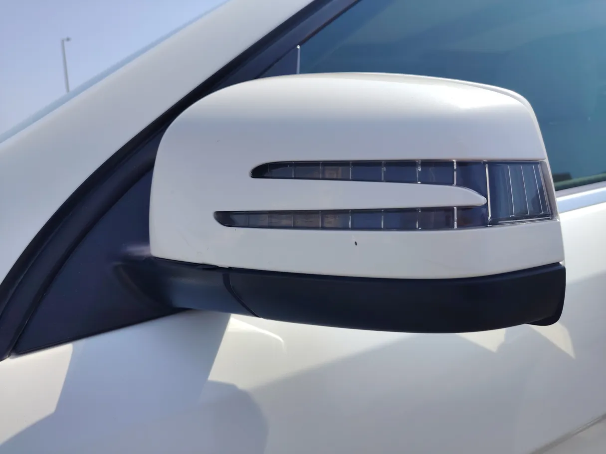 Car image 30