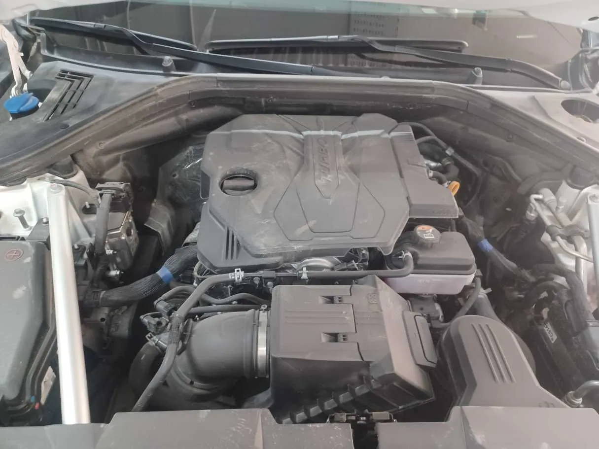 Car image 24