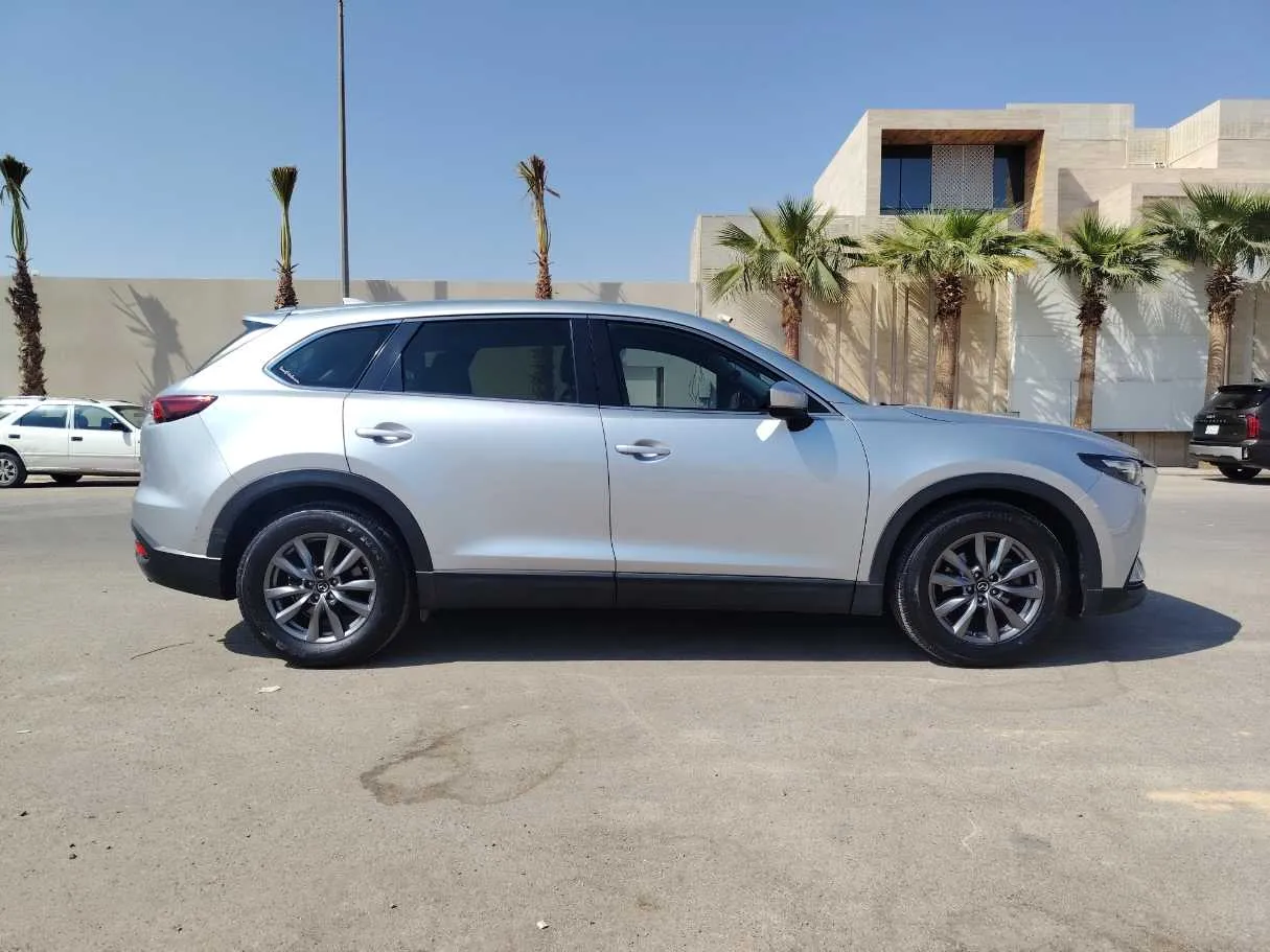 Car image 4