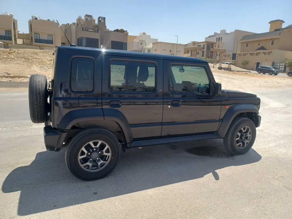 Car image 4