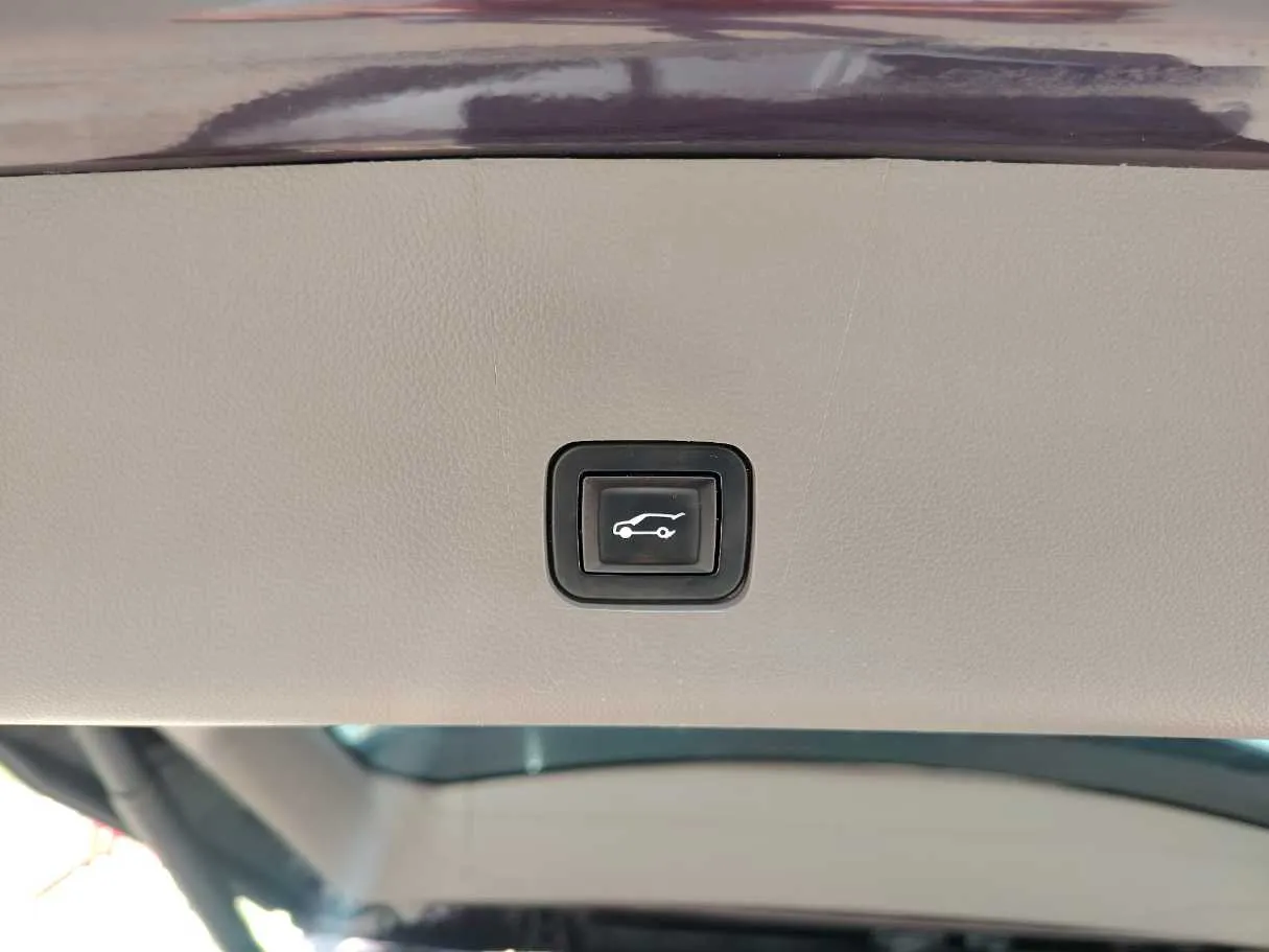 Car image 35