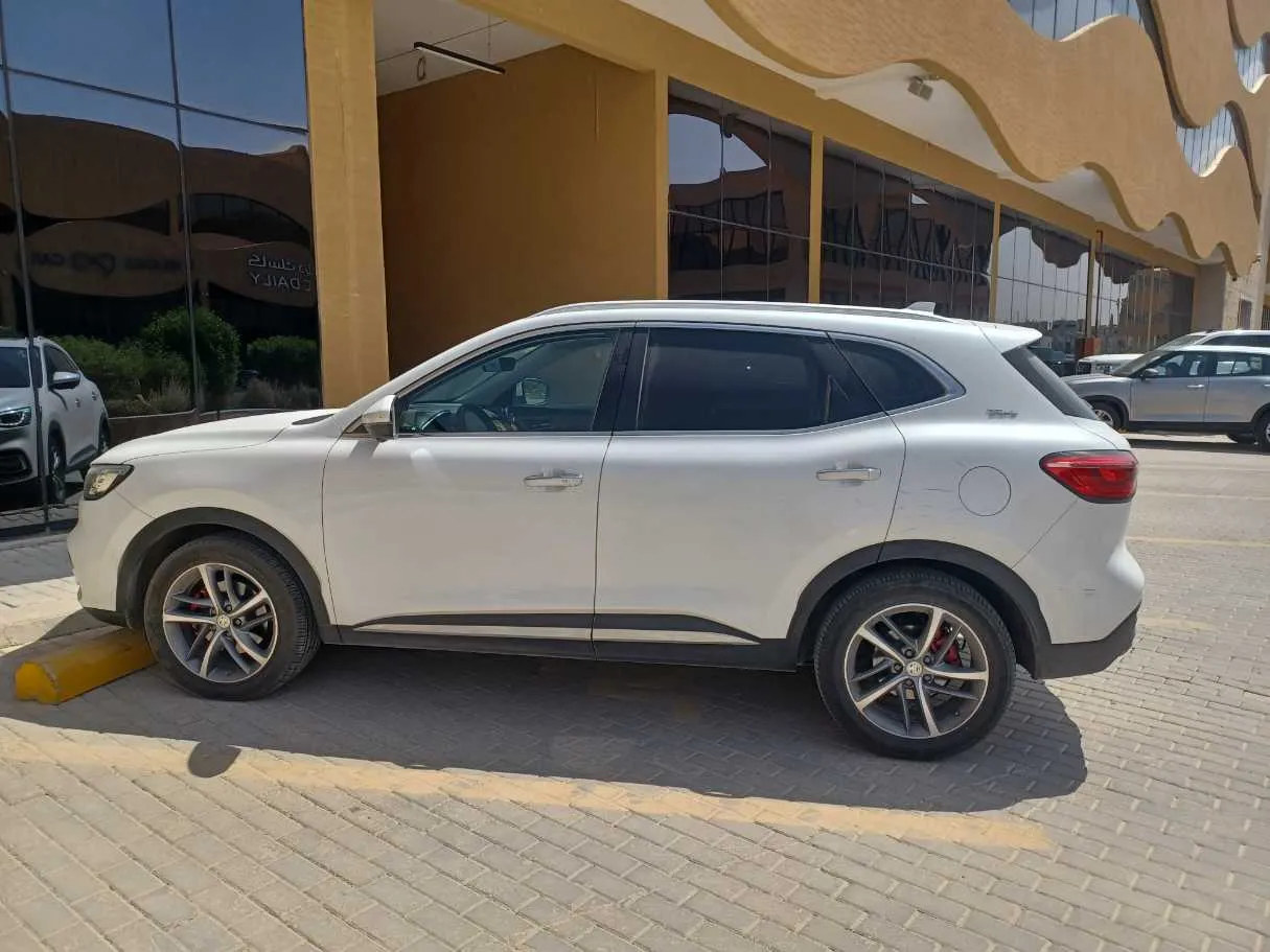 Car image 8