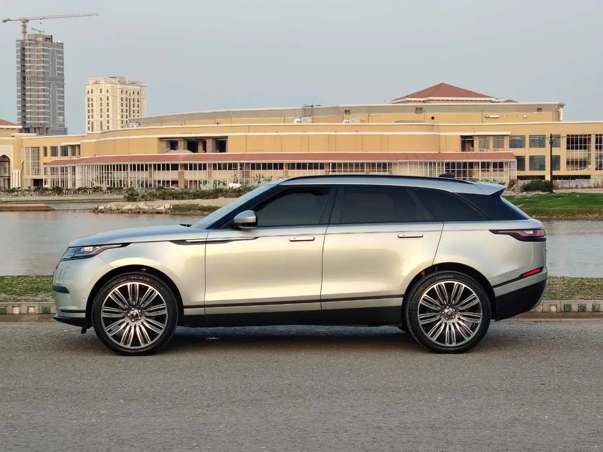 Car image 8