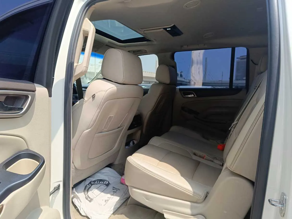 Car image 19