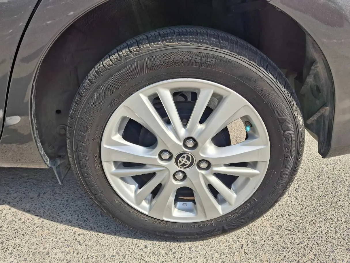 Car image 9