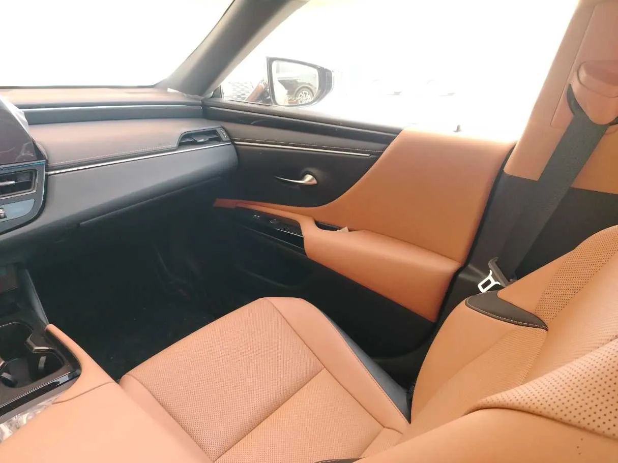 Car image 36