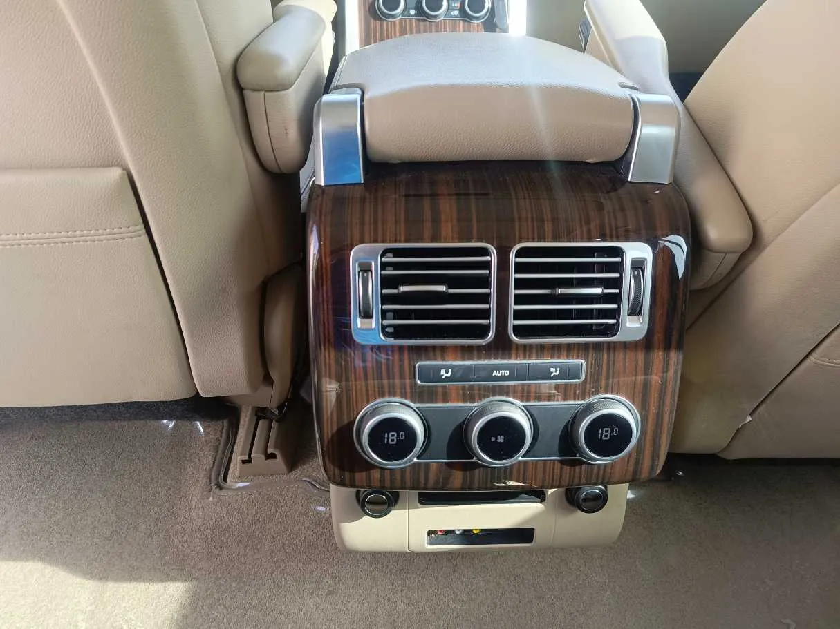 Car image 30