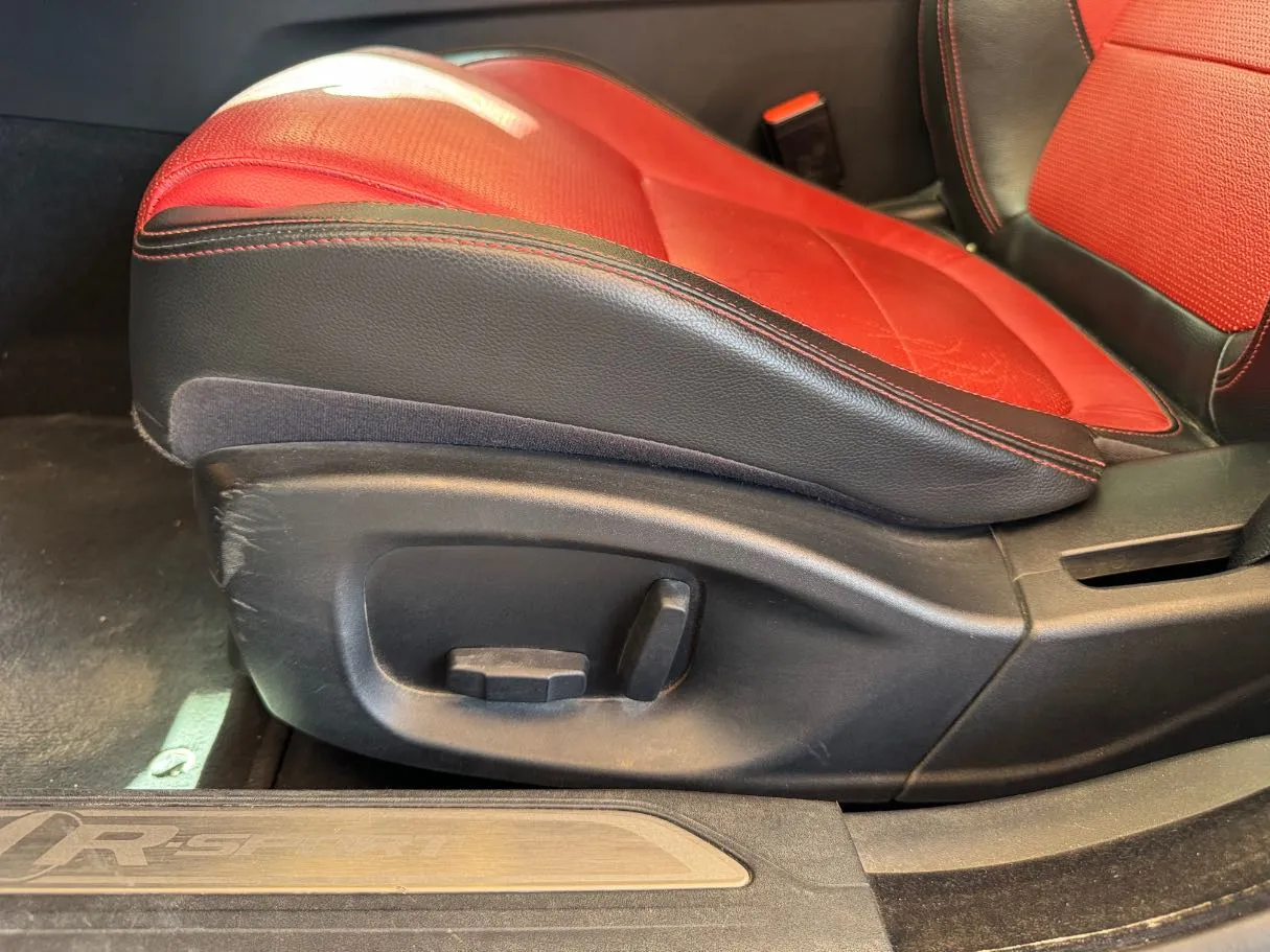 Car image 25