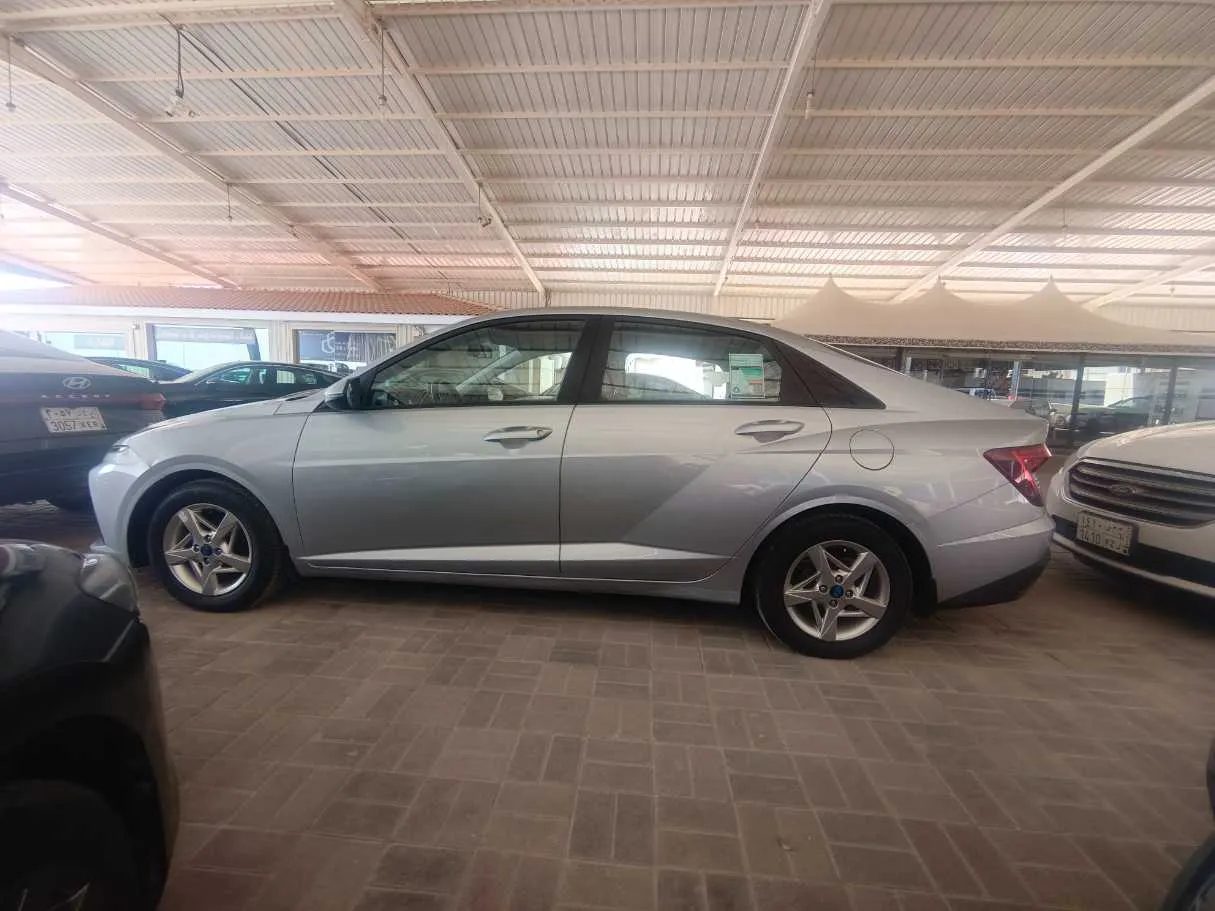 Car image 8