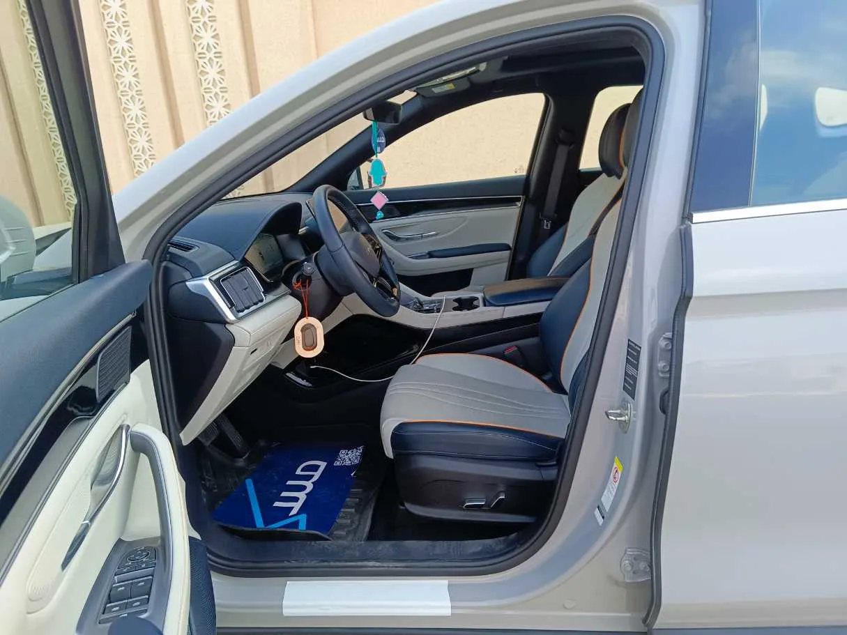 Car image 15