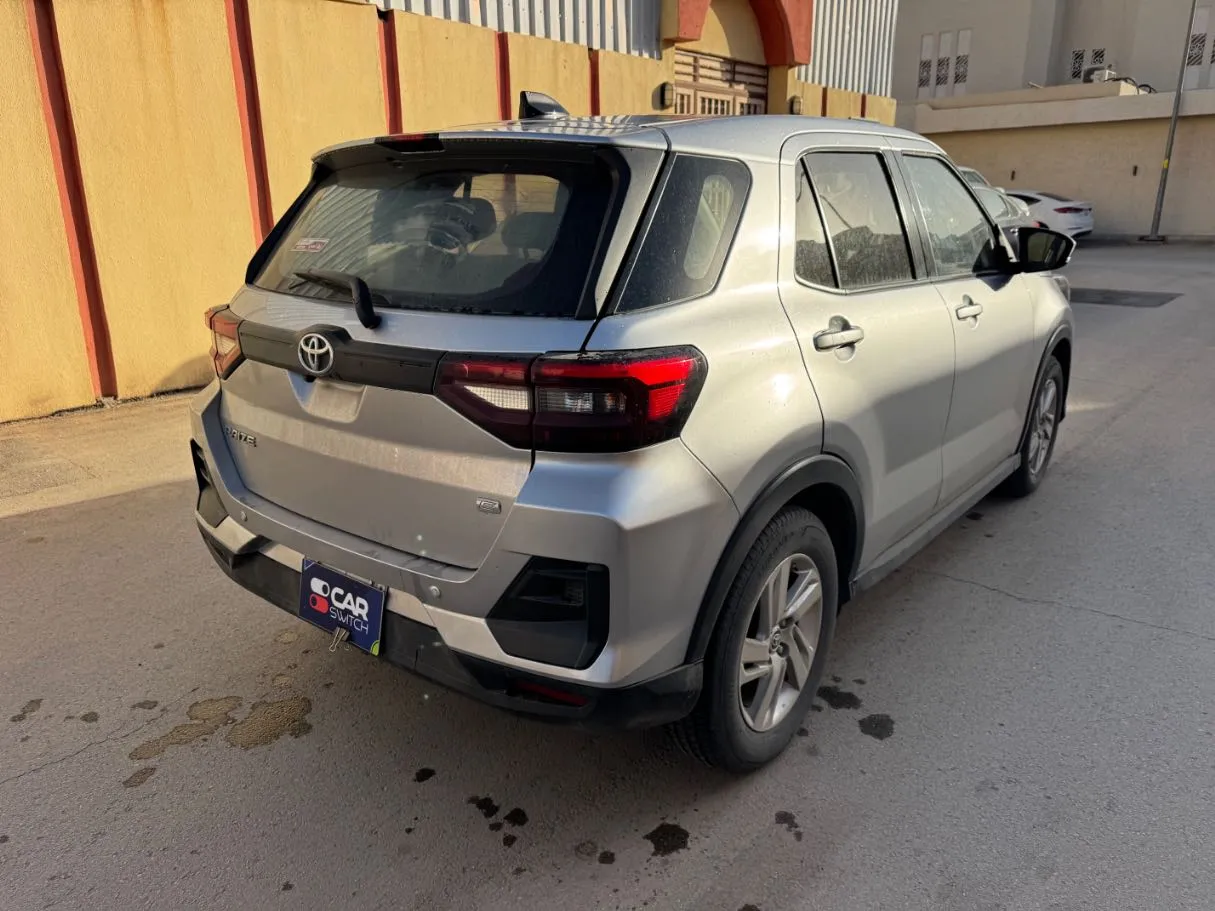 Car image 5