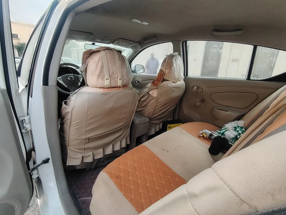 Car image 12