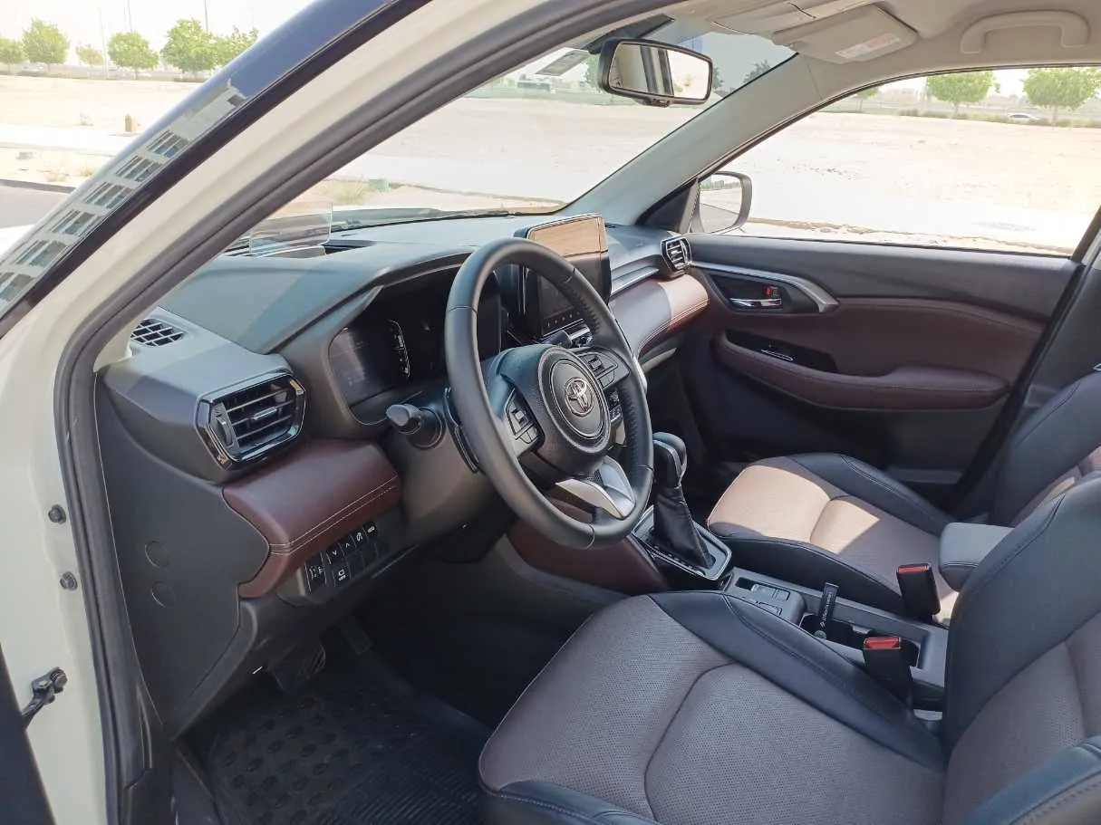 Car image 11