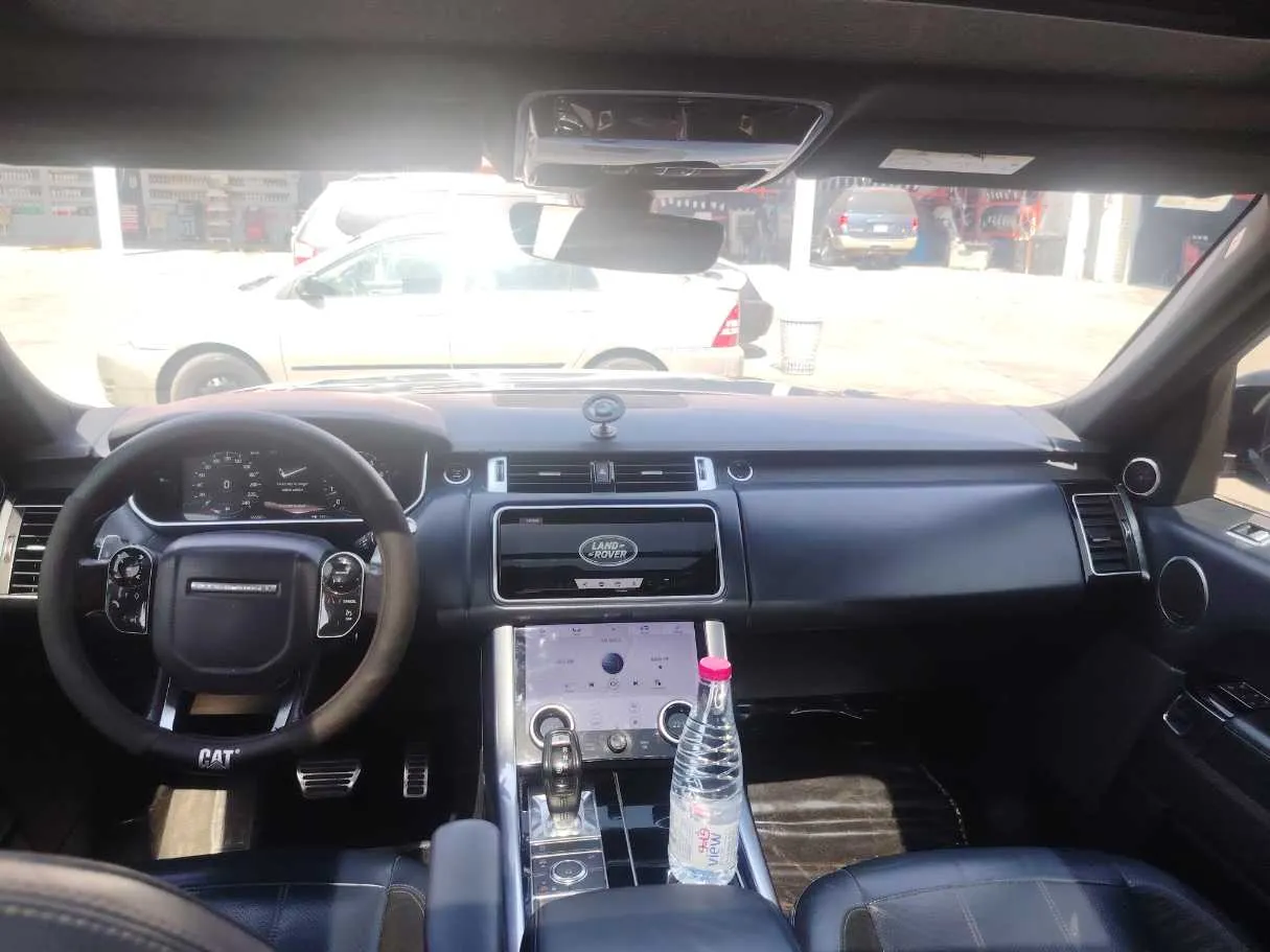 Car image 15