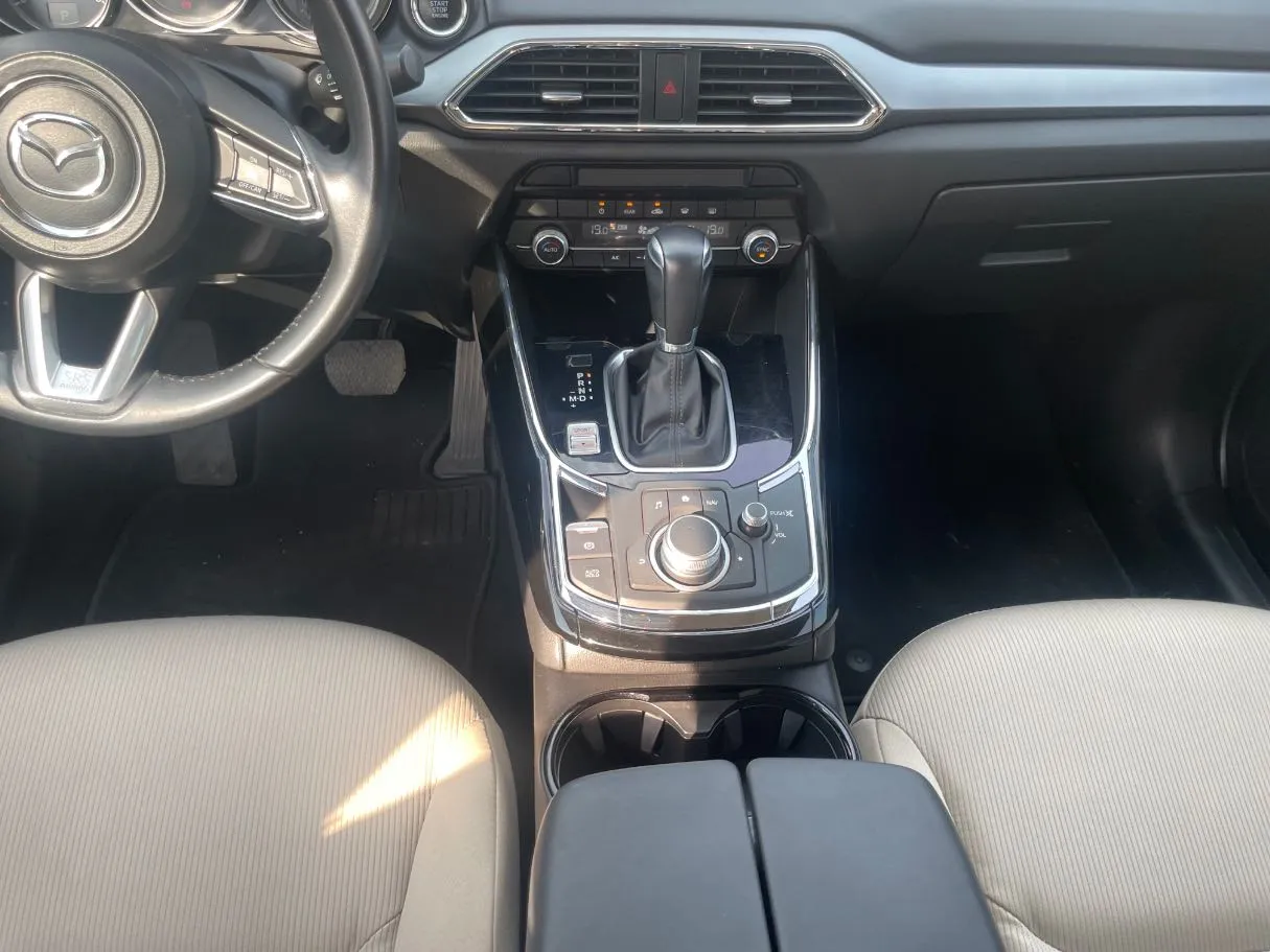 Car image 19