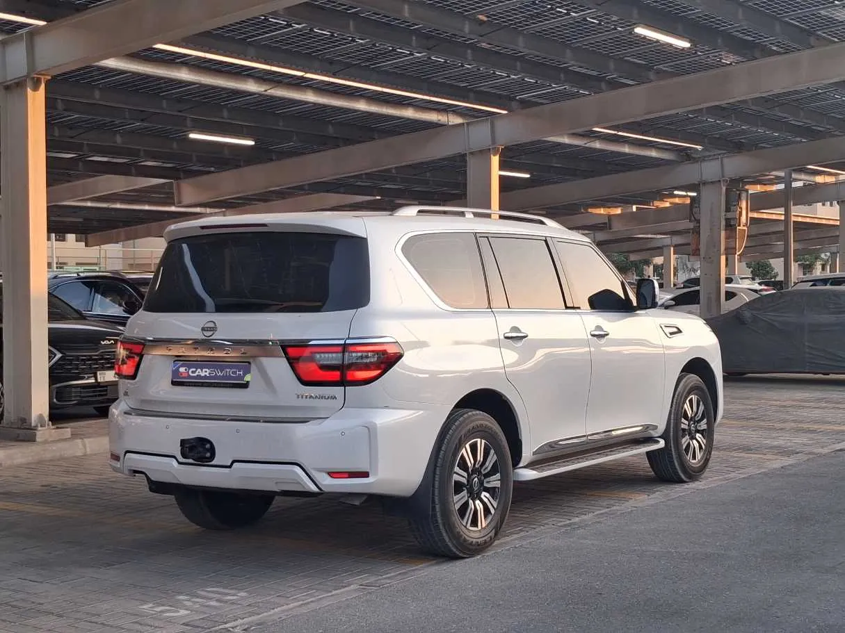 Car image 5
