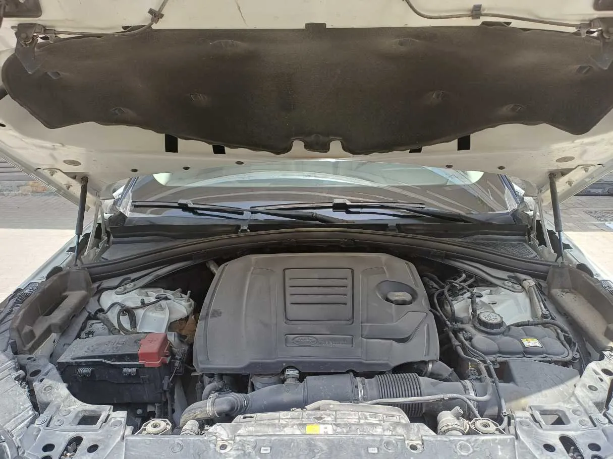 Car image 24