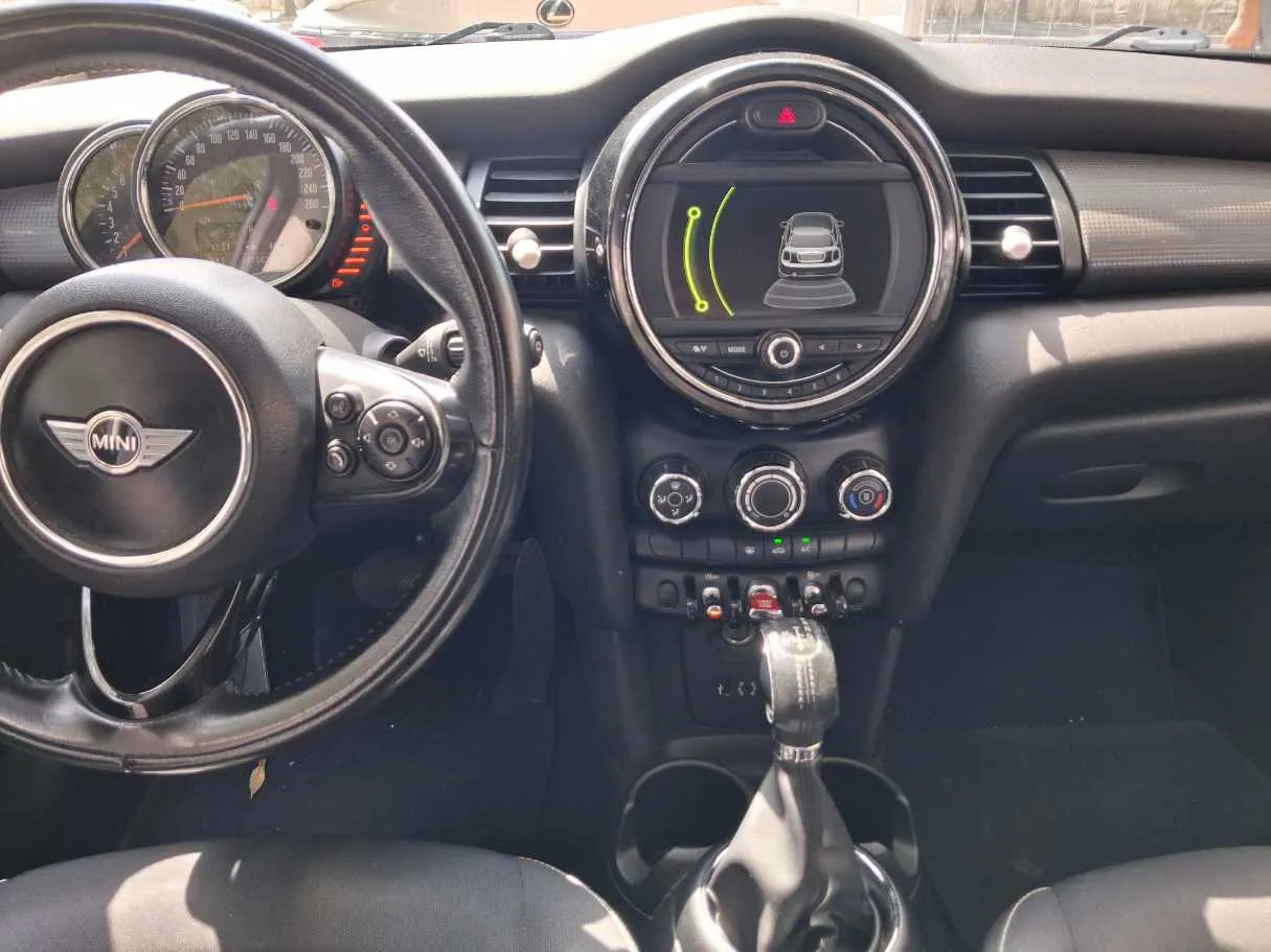 Car image 16