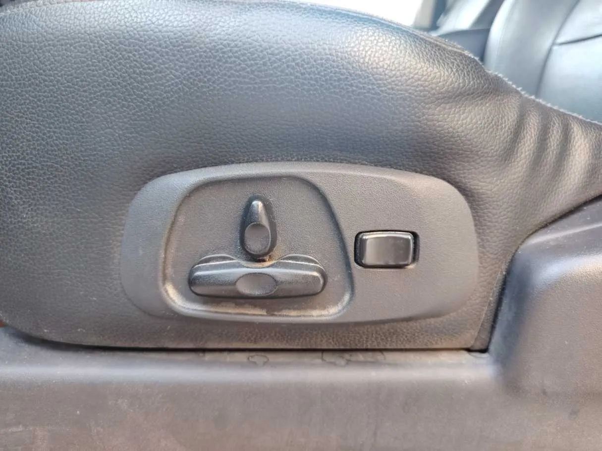 Car image 28