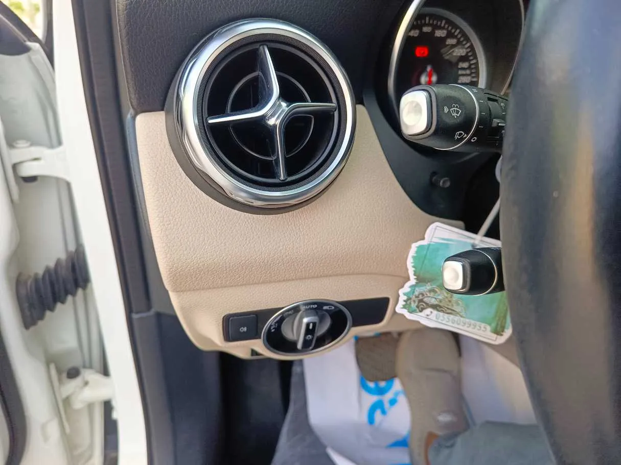 Car image 34
