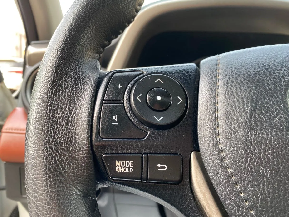 Car image 30